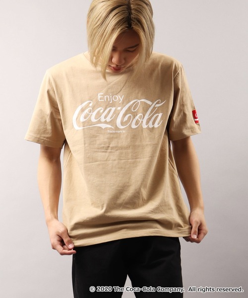 POWER TO THE PEOPLE(パワートゥーザピープル)の「【POWER TO THE PEOPLE×Coca Cola】ダブルネーム コカ・コーラ コラボ ロゴ&ボトルプリント 半袖Tシャツ(Tシャツ/カットソー・メンズ・ホワイト系その他2/ベージュ系その他/ベージュ系その他2/ブラック系その他2/パープル/ピンク系その他/ブラック/ブラック系その他/ホワイト系その他/オフホワイト/ベージュ/ピンク・LL/L/M)」の8枚目の写真