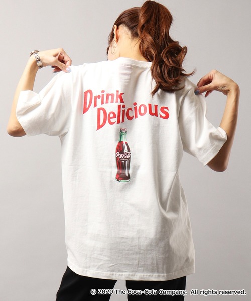 POWER TO THE PEOPLE(パワートゥーザピープル)の「【POWER TO THE PEOPLE×Coca Cola】ダブルネーム コカ・コーラ コラボ ロゴ&ボトルプリント 半袖Tシャツ(Tシャツ/カットソー・メンズ・ホワイト系その他2/ベージュ系その他/ベージュ系その他2/ブラック系その他2/パープル/ピンク系その他/ブラック/ブラック系その他/ホワイト系その他/オフホワイト/ベージュ/ピンク・LL/L/M)」の3枚目の写真