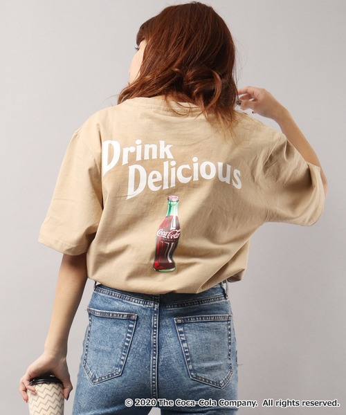 POWER TO THE PEOPLE(パワートゥーザピープル)の「【POWER TO THE PEOPLE×Coca Cola】ダブルネーム コカ・コーラ コラボ ロゴ&ボトルプリント 半袖Tシャツ(Tシャツ/カットソー・メンズ・ホワイト系その他2/ベージュ系その他/ベージュ系その他2/ブラック系その他2/パープル/ピンク系その他/ブラック/ブラック系その他/ホワイト系その他/オフホワイト/ベージュ/ピンク・LL/L/M)」の9枚目の写真