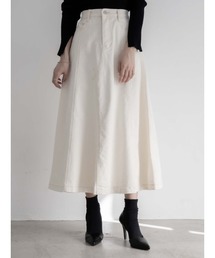 秋の白スカートコーデ【2020】大人の女性らしさが光るお手本コーデをご 