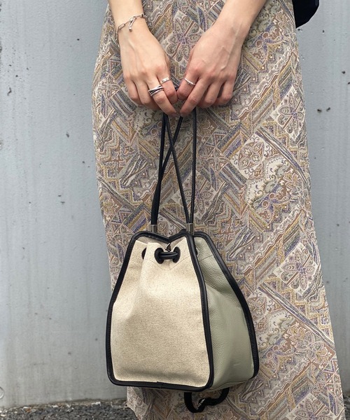 Beau're(ヴュレ)の「BEAURE ヴュレ カウレザー パイピング リネン 2WAY 巾着 ショルダーバッグ(ショルダーバッグ)」|グリーン