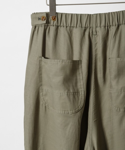 ADAM ET ROPE'(アダムエロペ)の「〈WEB・一部店舗限定〉とろみサテン ワイドテーパード イージーパンツ(その他パンツ・メンズ・ネイビー/カーキ/ブラウン系その他2・M/L)」の7枚目の写真