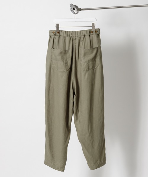 ADAM ET ROPE'(アダムエロペ)の「〈WEB・一部店舗限定〉とろみサテン ワイドテーパード イージーパンツ(その他パンツ・メンズ・ネイビー/カーキ/ブラウン系その他2・M/L)」の4枚目の写真