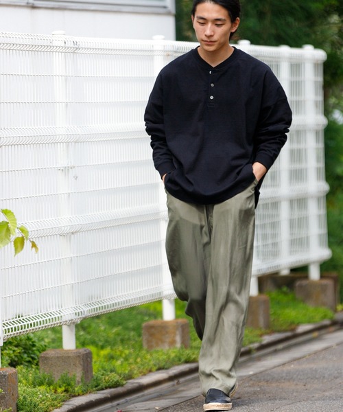 ADAM ET ROPE'(アダムエロペ)の「〈WEB・一部店舗限定〉とろみサテン ワイドテーパード イージーパンツ(その他パンツ・メンズ・ネイビー/カーキ/ブラウン系その他2・M/L)」の14枚目の写真