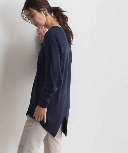 Pierrot(ピエロ)の「リッチカシミアタッチバックスリットニット(ニット/セーター・レディース・ブラウン/グレイッシュベージュ/ネイビー/キャメル・M/L)」の15枚目の写真