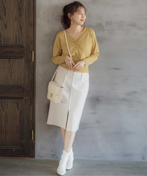 12Twelve Agenda(トゥエルブ アジェンダ)の「Vネックゆるニットカーディガン(カーディガン/ボレロ・レディース・チャコールグレー/ベージュ/イエロー・M)」の7枚目の写真