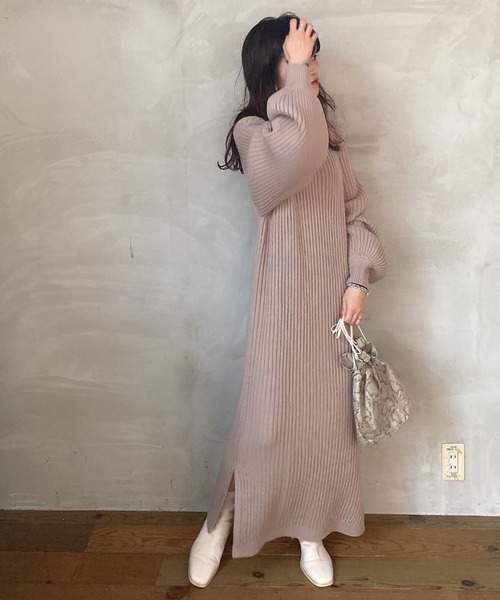 archives（アルシーヴ）の「ハイネックリブニットワンピース（ワンピース・レディース・モカ/ベージュ/グリーン系その他・MEDIUM）」の2枚目の写真