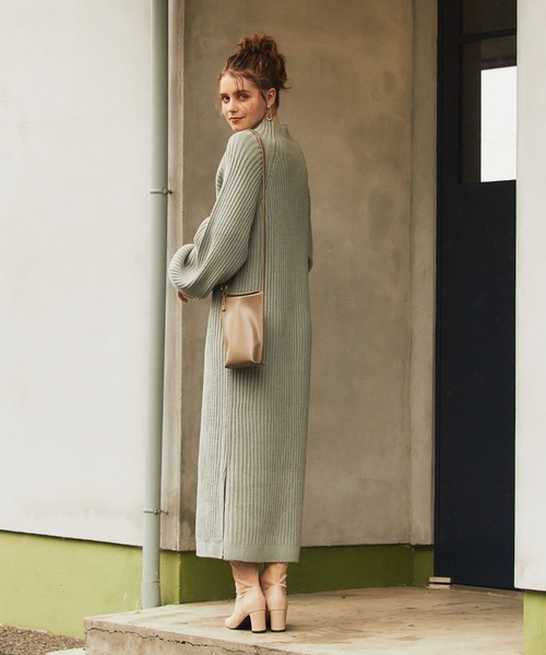 archives（アルシーヴ）の「ハイネックリブニットワンピース（ワンピース・レディース・モカ/ベージュ/グリーン系その他・MEDIUM）」の3枚目の写真