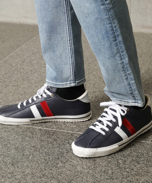 MEN'S BIGI(メンズビギ)の「<maccheronian(マカロニアン)>別注レザースニーカー(スニーカー・メンズ・ホワイト/ネイビー・01/02/03)」の4枚目の写真