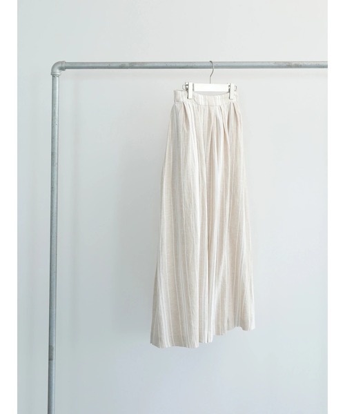 AMERICAN HOLIC（アメリカンホリック）の「リネンブレンドタックスカート　＊（スカート・レディース・ブルー系その他4/アイボリー/サックスブルー/ブラウン/ベージュ系その他2/ネイビー・FREE）」の3枚目の写真