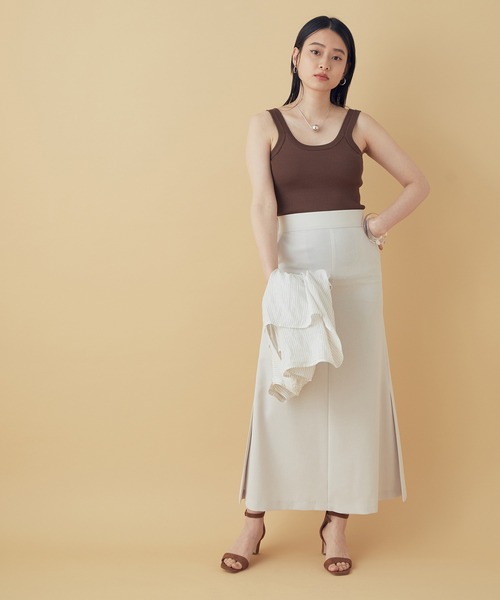 ADAM ET ROPE'(アダムエロペ)の「カップ付きニットタンクトップ(タンクトップ・レディース・ダークブラウン/キナリ・FREE)」の11枚目の写真