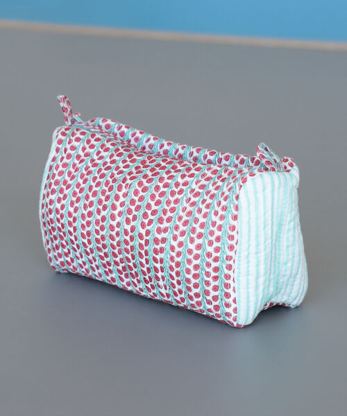 B:MING by BEAMS（ビーミングバイビームス）の「Rungta × B:MING by BEAMS / 別注 ポーチ S（ポーチ・レディース・レッド/ピンク/ブルー・ONE SIZE）」の4枚目の写真