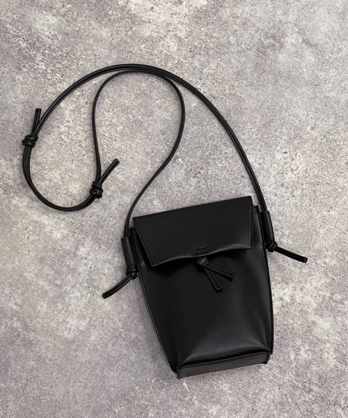 mysty woman（ミスティウーマン）の「フラップミニショルダーバッグ 943526（ショルダーバッグ・レディース・ブラック/ベージュ/アイボリー・FREE）」の3枚目の写真