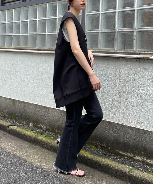 LOUNGEDRESS(ラウンジドレス)の「ライトダンボールベストプルオーバー(Tシャツ/カットソー・レディース・ライトベージュ/ブラック・FREE)」の5枚目の写真