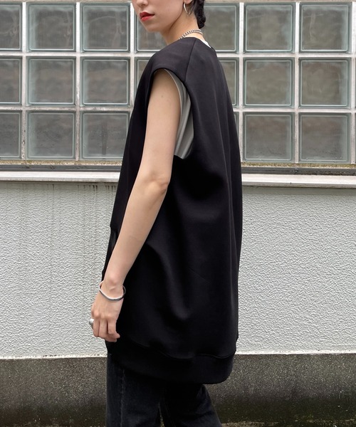 LOUNGEDRESS(ラウンジドレス)の「ライトダンボールベストプルオーバー(Tシャツ/カットソー・レディース・ライトベージュ/ブラック・FREE)」の19枚目の写真