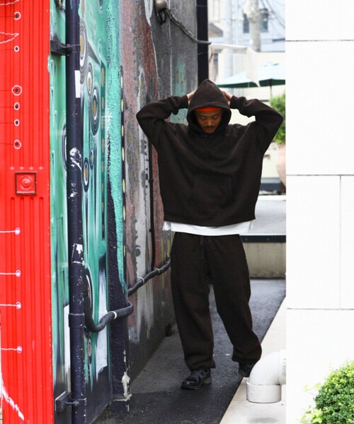 FREAK'S STORE（フリークスストア）の「WEB限定 12oz ヘビーウェイト ビッグシルエット プルオーバーパーカー/フーディ―/配色デザイン（パーカー・メンズ・グレー系その他2/ネイビー/ナチュラル/杢グレー/ダークグリーン/グレー系その他/ネイビー系2/グレイッシュベージュ/ブラウン/ブラック・MEDIUM/LARGE/X-LARGE/SMALL）」の13枚目の写真