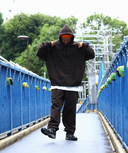 FREAK'S STORE（フリークスストア）の「WEB限定 12oz ヘビーウェイト ビッグシルエット プルオーバーパーカー/フーディ―/配色デザイン（パーカー・メンズ・グレー系その他2/ネイビー/ナチュラル/杢グレー/ダークグリーン/グレー系その他/ネイビー系2/グレイッシュベージュ/ブラウン/ブラック・MEDIUM/LARGE/X-LARGE/SMALL）」の19枚目の写真