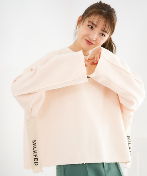 MILKFED.(ミルクフェド)の「SIDE LINE WIDE SWEAT TOP(スウェット・レディース・オフホワイト/ブラック/ベージュ・ONE SIZE)」の1枚目の写真