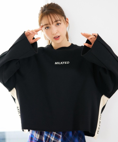 MILKFED.(ミルクフェド)の「SIDE LINE WIDE SWEAT TOP(スウェット・レディース・オフホワイト/ブラック/ベージュ・ONE SIZE)」の2枚目の写真