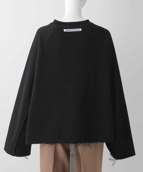 MILKFED.(ミルクフェド)の「SIDE LINE WIDE SWEAT TOP(スウェット・レディース・オフホワイト/ブラック/ベージュ・ONE SIZE)」の5枚目の写真