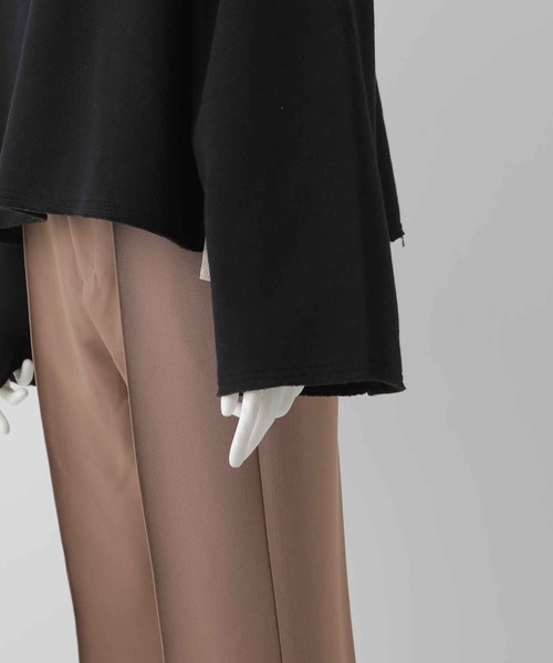 MILKFED.(ミルクフェド)の「SIDE LINE WIDE SWEAT TOP(スウェット・レディース・オフホワイト/ブラック/ベージュ・ONE SIZE)」の7枚目の写真