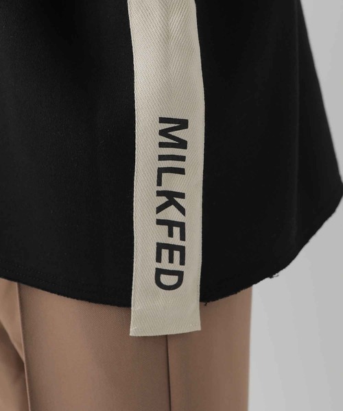 MILKFED.(ミルクフェド)の「SIDE LINE WIDE SWEAT TOP(スウェット・レディース・オフホワイト/ブラック/ベージュ・ONE SIZE)」の8枚目の写真