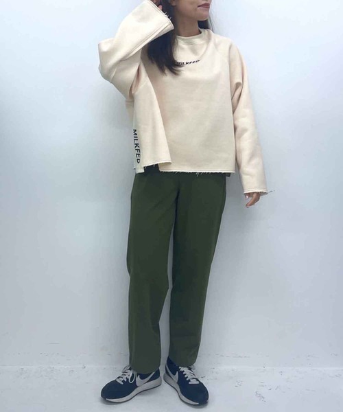 MILKFED.(ミルクフェド)の「SIDE LINE WIDE SWEAT TOP(スウェット・レディース・オフホワイト/ブラック/ベージュ・ONE SIZE)」の21枚目の写真