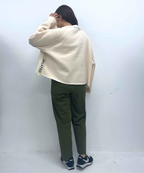 MILKFED.(ミルクフェド)の「SIDE LINE WIDE SWEAT TOP(スウェット・レディース・オフホワイト/ブラック/ベージュ・ONE SIZE)」の22枚目の写真