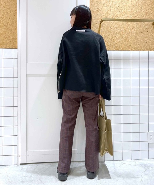 MILKFED.(ミルクフェド)の「SIDE LINE WIDE SWEAT TOP(スウェット・レディース・オフホワイト/ブラック/ベージュ・ONE SIZE)」の20枚目の写真