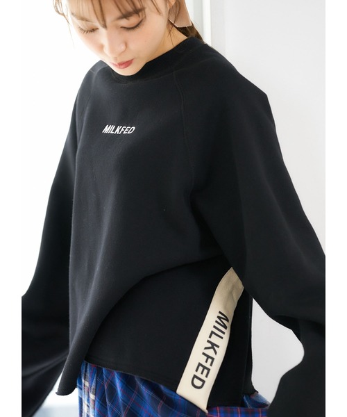 MILKFED.(ミルクフェド)の「SIDE LINE WIDE SWEAT TOP(スウェット・レディース・オフホワイト/ブラック/ベージュ・ONE SIZE)」の15枚目の写真