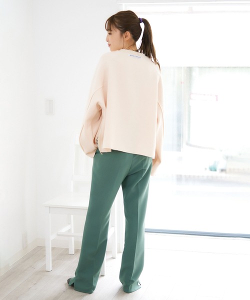 MILKFED.(ミルクフェド)の「SIDE LINE WIDE SWEAT TOP(スウェット・レディース・オフホワイト/ブラック/ベージュ・ONE SIZE)」の17枚目の写真