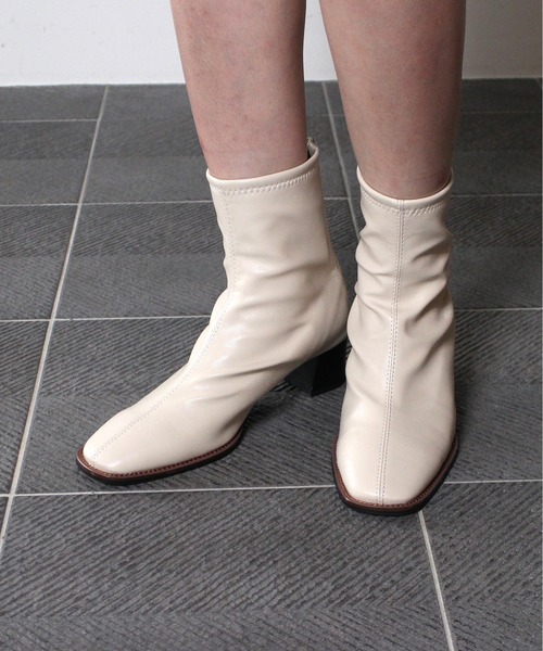 one way（ワンウェイ）の「【oneway】スクエアショートブーツ（ブーツ・レディース・ホワイト/ブラック/ライトブラウン・S/M/L）」の2枚目の写真