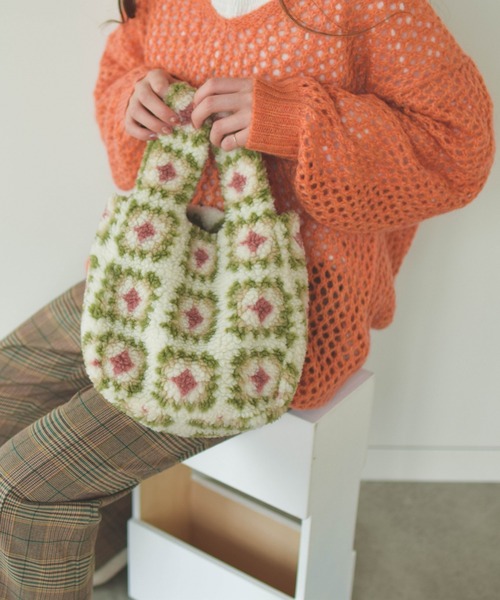 Ray BEAMS(レイビームス)の「Ray BEAMS / グラニー スクエア ボア バッグ(トートバッグ・レディース・ブラック/ナチュラル・ONE SIZE)」の2枚目の写真