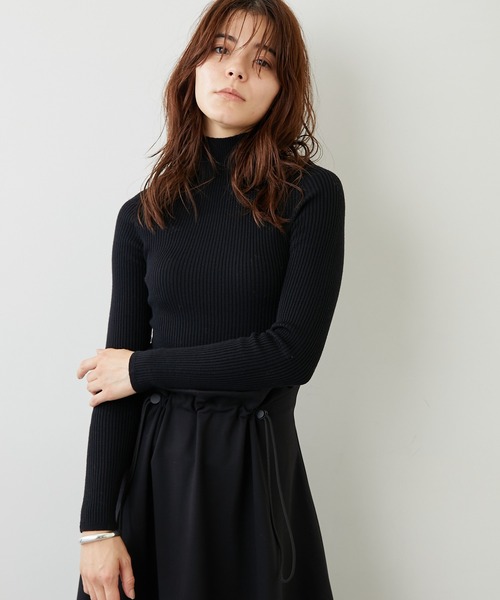 Whim Gazette(ウィムガゼット)の「SPI タートルネックリブプルオーバー(ニット/セーター・レディース・ブラック/オフホワイト/グレイッシュベージュ・FREE)」の10枚目の写真
