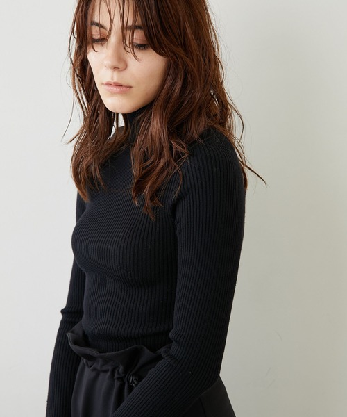 Whim Gazette(ウィムガゼット)の「SPI タートルネックリブプルオーバー(ニット/セーター・レディース・ブラック/オフホワイト/グレイッシュベージュ・FREE)」の16枚目の写真