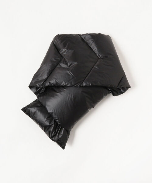 NANGA(ナンガ)の「NANGA / Portable Light Down Muffler(マフラー・メンズ・ブラック/ベージュ/ネイビー・ONE SIZE)」の4枚目の写真