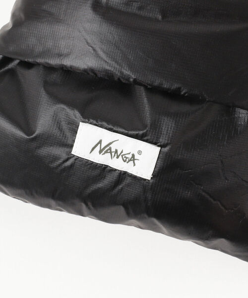 NANGA(ナンガ)の「NANGA / Portable Light Down Muffler(マフラー・メンズ・ブラック/ベージュ/ネイビー・ONE SIZE)」の5枚目の写真