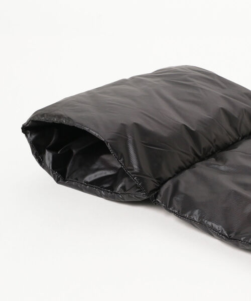 NANGA(ナンガ)の「NANGA / Portable Light Down Muffler(マフラー・メンズ・ブラック/ベージュ/ネイビー・ONE SIZE)」の6枚目の写真