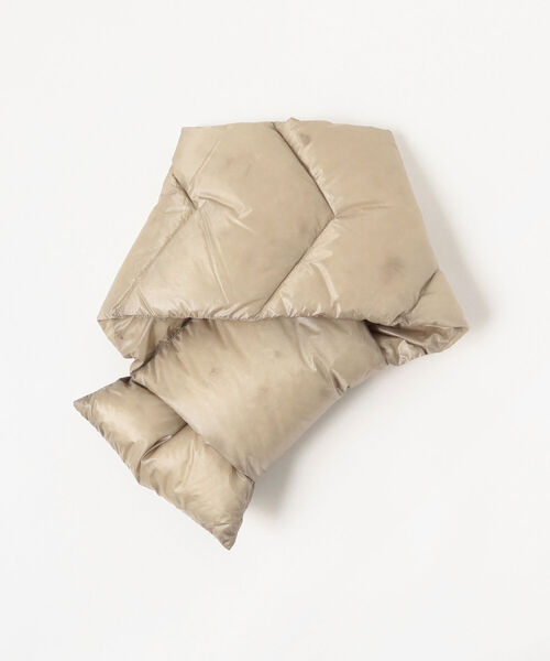 NANGA(ナンガ)の「NANGA / Portable Light Down Muffler(マフラー・メンズ・ブラック/ベージュ/ネイビー・ONE SIZE)」の8枚目の写真