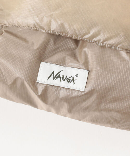 NANGA(ナンガ)の「NANGA / Portable Light Down Muffler(マフラー・メンズ・ブラック/ベージュ/ネイビー・ONE SIZE)」の9枚目の写真