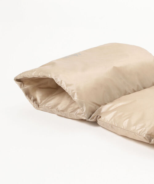 NANGA(ナンガ)の「NANGA / Portable Light Down Muffler(マフラー・メンズ・ブラック/ベージュ/ネイビー・ONE SIZE)」の10枚目の写真