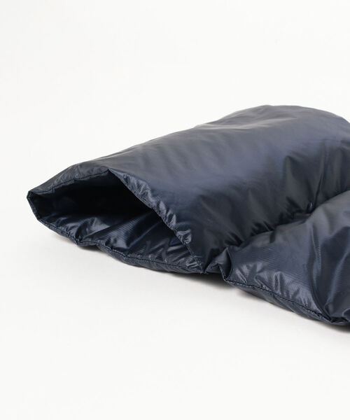 NANGA(ナンガ)の「NANGA / Portable Light Down Muffler(マフラー・メンズ・ブラック/ベージュ/ネイビー・ONE SIZE)」の14枚目の写真