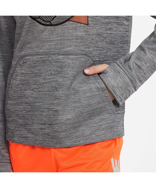 NIKE(ナイキ)の「ナイキ NIKE ナイキ YTH TF スポーツ グラフィック プルオーバー L/S フーディ(パーカー・キッズ・グレー/ブルー/レッド・140cm/150cm/160cm/130cm)」の5枚目の写真
