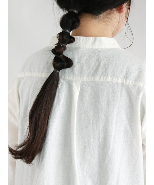 Samansa Mos2（サマンサ モスモス）の「コットンリネンピンタックバンドカラーブラウス（シャツ/ブラウス・レディース・チャコール/オフホワイト/サックスブルー/ブラック・ﾌﾘ-）」の13枚目の写真