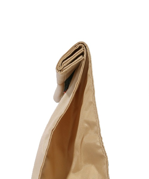 PENCO(ペンコ)の「penco/ペンコ ToGoサック ポーチ 紙袋風(ポーチ・メンズ・ホワイト/ベージュ/ダークグリーン/オレンジ/ネイビー/ブラック・FREE)」の10枚目の写真