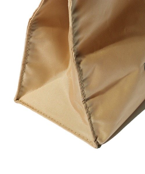 PENCO(ペンコ)の「penco/ペンコ ToGoサック ポーチ 紙袋風(ポーチ・メンズ・ホワイト/ベージュ/ダークグリーン/オレンジ/ネイビー/ブラック・FREE)」の15枚目の写真