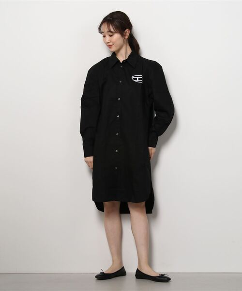 DIESEL(ディーゼル)の「レディース ワンピース シャツドレス 長袖 ビッグシルエット ロゴ(ワンピース・レディース・ホワイト/ブラック・SMALL/MEDIUM/X-SMALL/XX-SMALL)」の10枚目の写真