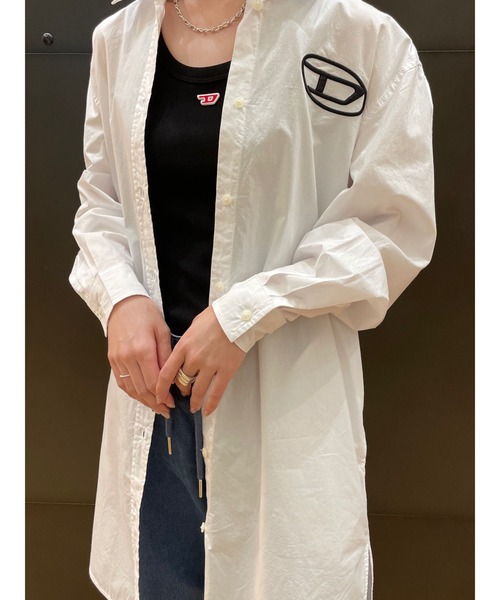 DIESEL(ディーゼル)の「レディース ワンピース シャツドレス 長袖 ビッグシルエット ロゴ(ワンピース・レディース・ホワイト/ブラック・SMALL/MEDIUM/X-SMALL/XX-SMALL)」の13枚目の写真