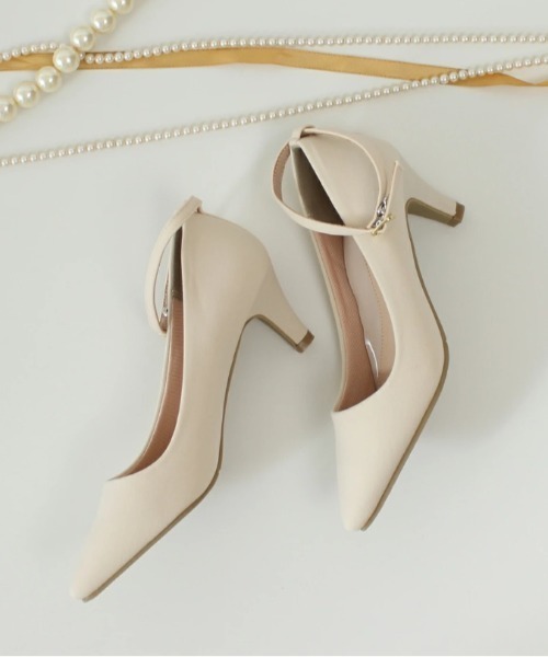 Parade（パレード）の「【極ふわっ】アーモンドトゥストラップパンプス　19038【Parade】（パンプス・レディース・ブラック/ベージュ/グレー/ライトピンク/ブラック系その他/アイボリー/ネイビー系/ライトグレー/ベージュ系その他/ピンク/ワイン/シルバー/アイボリー系1・22.5cm/23.5cm/24.5cm/25.5cm/23.0cm/24.0cm/25.0cm/22.0cm/26.0cm）」の8枚目の写真