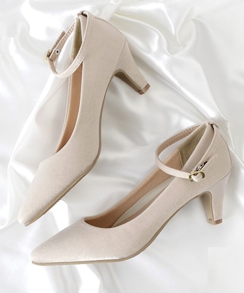 Parade（パレード）の「【極ふわっ】アーモンドトゥストラップパンプス　19038【Parade】（パンプス・レディース・ブラック/ベージュ/グレー/ライトピンク/ブラック系その他/アイボリー/ネイビー系/ライトグレー/ベージュ系その他/ピンク/ワイン/シルバー/アイボリー系1・22.5cm/23.5cm/24.5cm/25.5cm/23.0cm/24.0cm/25.0cm/22.0cm/26.0cm）」の6枚目の写真